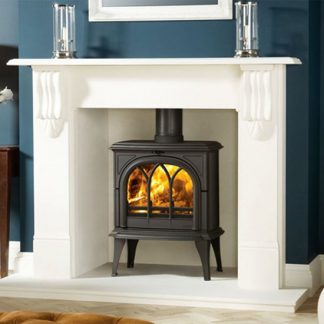 The clean, graceful lines of the Stovax Huntingdon 35 make this classic design look attractive even when it is not alight.